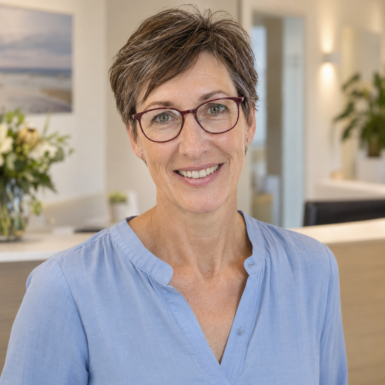 Portrait von Eva – Assistenz & Empfang für Arztpraxen